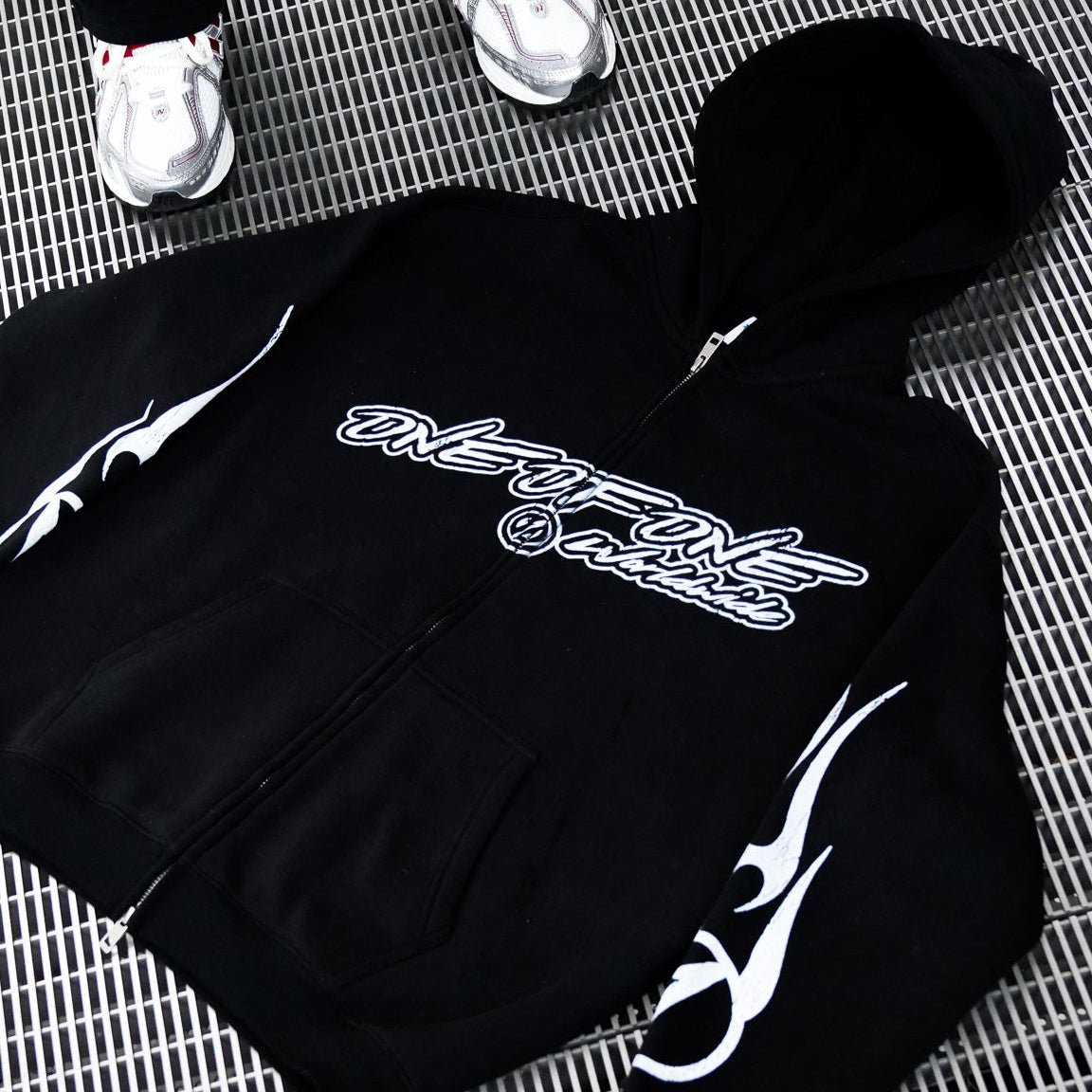 WORLD TOUR HOODIE BLACK / WHITE