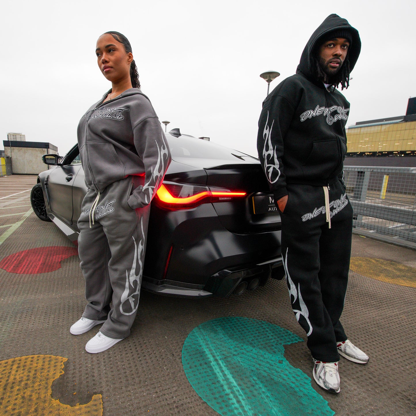 WORLD TOUR HOODIE BLACK / WHITE
